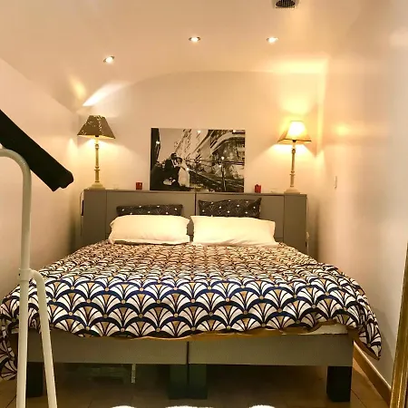 Adorable Souplex Batignolles Apartment